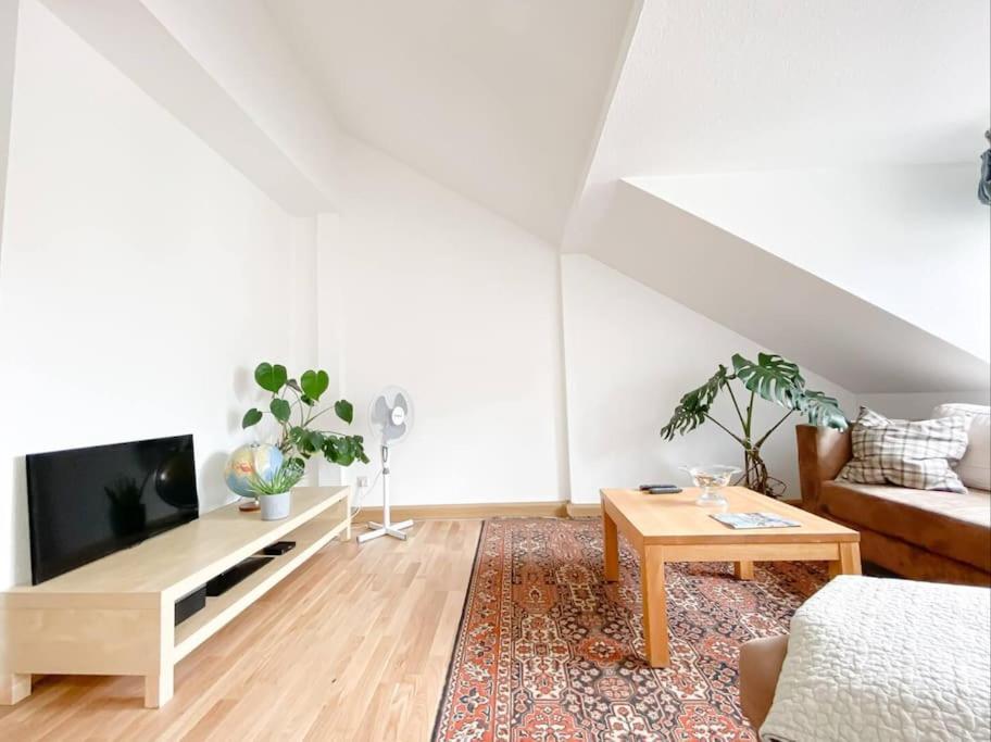 Schoene Ferienwohnung Mit Blick Ueber Stadtwald Лайпциг Екстериор снимка